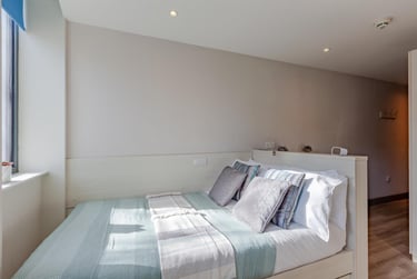 1 bed studio, St Peters Road, City Centre, Bournemouth, BH12NT - Image 1